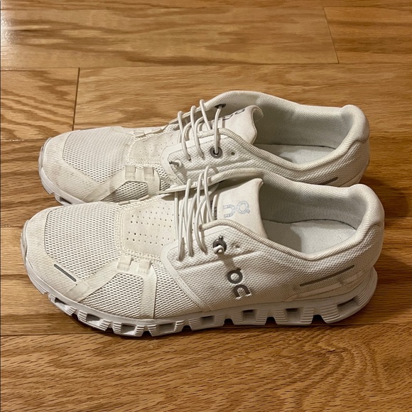 On Cloud white shoes. In great condition. - Picture 6 of 17